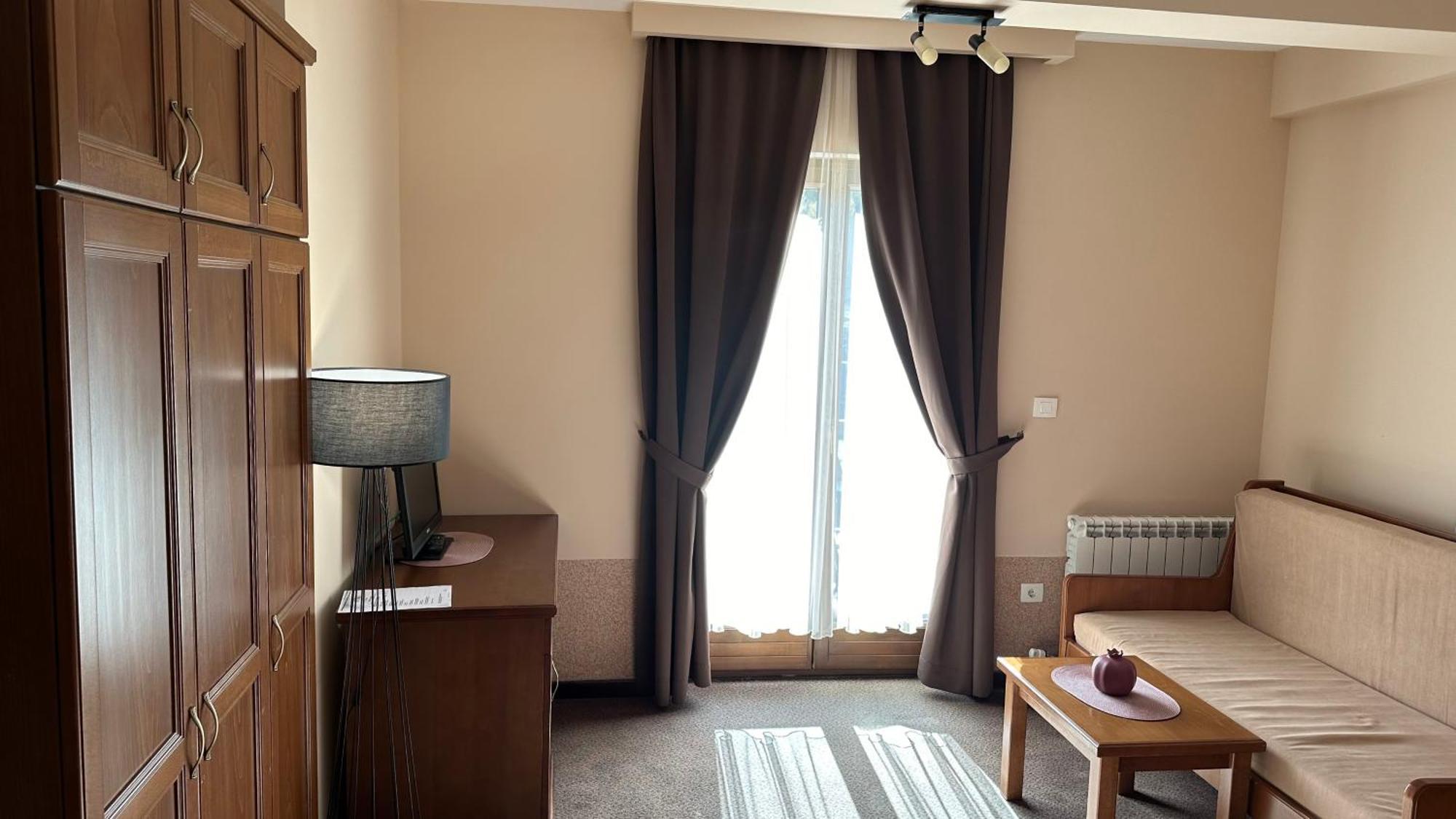 Hotel Monte Rosa Cetinje Ngoại thất bức ảnh